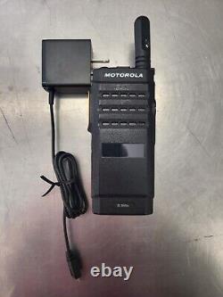 MOTOROLA SL3500E UHF Two-Way Radio With Cap +, Battery & Charger AAH88YCD9SA2AN
