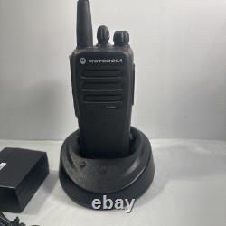 MOTOROLA Two Way Radio CP200D UHF MODEL# AAH01QDC9JA2AN full Set