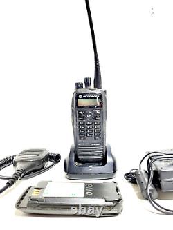 MOTOROLA XPR6580 AAH55UCH9LB1AN TWO WAY RADIO With PMMN4050A MICROPHONE