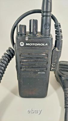 MOTOROLA XPR 3300e UHF DIGITAL TWO WAY RADIO BLACK MIC TESTED/WORKS 403-512 MHz