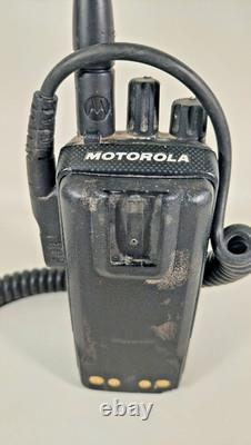 MOTOROLA XPR 3300e UHF DIGITAL TWO WAY RADIO BLACK MIC TESTED/WORKS 403-512 MHz