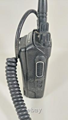 MOTOROLA XPR 3300e UHF DIGITAL TWO WAY RADIO BLACK MIC TESTED/WORKS 403-512 MHz