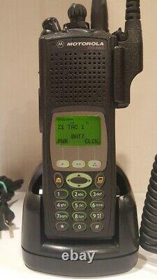 MOTOROLA XTS5000 III 380-470 MHz P25 Digital Police Fire EMS Radio H18QDH9PW7AN
