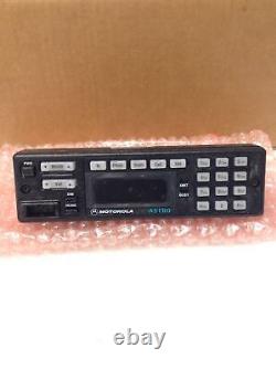 MOTOROLA XTl5000 M20URS9PW1AN Digital Mobile Radio withAntenna/Speaker/Mic/Bracket