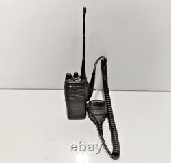 Motorola AAH25RDC9AA3AN HT750 Portable Two Way Radio With PMMN4021A Mic 7.5V DC