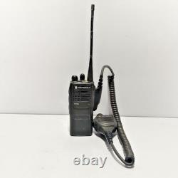 Motorola AAH25RDC9AA3AN HT750 Portable Two Way Radio With PMMN4021A Mic 7.5V DC
