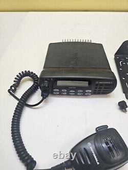 Motorola CDM1550 136-174 MHz VHF Two Way Radio AAM25KKF9AA5AN w Mic