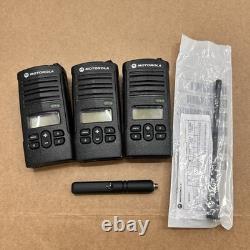 Motorola CP110 UHF Two Way Radio Lot (3) with 2 Motorola Antennas H96RCF9AA2BA