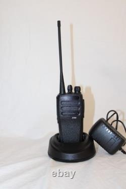 Motorola CP200D UHF 403-470 MHz 16 Channel 4 Watt Analog Radio (Complete Kit)