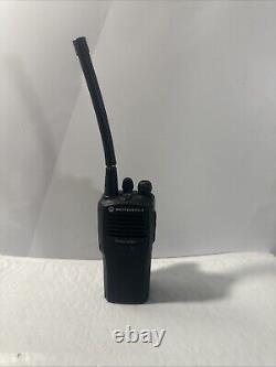 Motorola CP200 Two Way Radio UHF (465-495 Mhz)(AAH50SDC9AA2AN) 16-channel