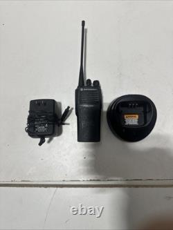 Motorola CP200 UHF 438-470 MHz 4 Channel 4 Watt (Complete Kit) With Charger/Cord