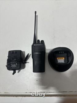 Motorola CP200 UHF 438-470 MHz 4 Channel 4 Watt (Complete Kit) With Charger/Cord