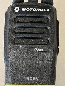 Motorola CP200d 403-470 MHz UHF Two Way Radio AAH01QDC9JC2AN No Charger