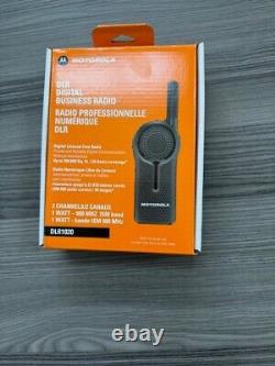 Motorola DLR1020 2-Way Digital Business Radio Digital 900 MHz Walkie Talkies