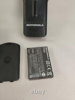 Motorola DLR1020 900MHz Digital Business Two Way Radio With Battery Clip & Charger