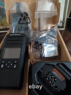 Motorola DTR700 900 MHz 50-Channel Digital Two-Way Radio