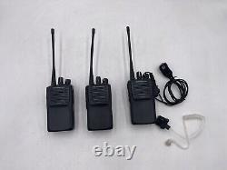 Motorola EVX-261 Portable Two-Way Radio UHF EVX-261-G7-5 withcharger. Lot Of 3X