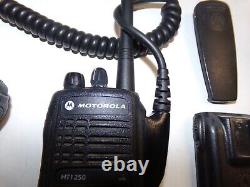 Motorola HT1250 136-174 MHz VHF Two Way Radio w Charger AAH25KDF9AA5AN