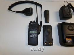 Motorola HT1250 450-512 MHz UHF Two Way Radio w Impres & Mic AAH25SDF9AA5AN