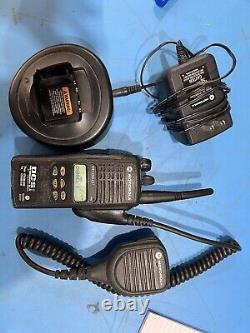 Motorola HT1250 LS+ 403-470MHz UHF 4W Two Way Radio AAH25RDH9DP5AN WithMic&charger