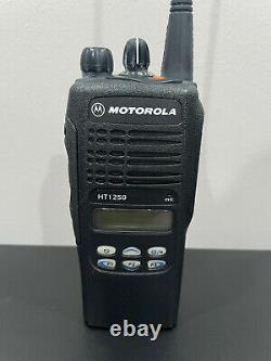 Motorola HT1250 UHF 128Ch 4W Two-Way Radio AAH25SDF9AA5AN