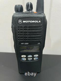 Motorola HT1250 UHF 128Ch 4W Two-Way Radio AAH25SDF9AA5AN