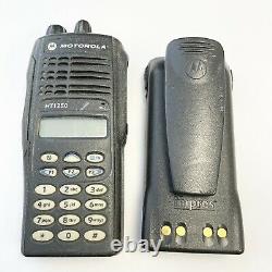 Motorola HT1250 UHF Two-Way Radio AAH25SDH9AA6AN Needs programming