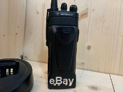 Motorola HT1550XLS UHF With FPP Charger and Battery 403-470mHz Two-Way Radio