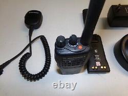 Motorola HT750 35-50 MHz Low Band Two Way Radio w Charger & Mic AAH25CEC9AA3AN