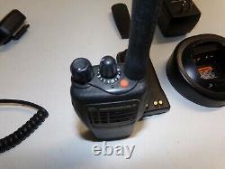 Motorola HT750 35-50 MHz Low Band Two Way Radio w Charger & Mic AAH25CEC9AA3AN