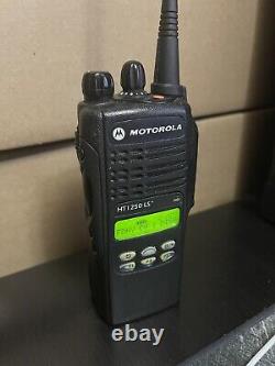 Motorola HT 1250LS+ UHF 403-470 MHz 4W Two Way Radio AAH25RDH9DP7AN