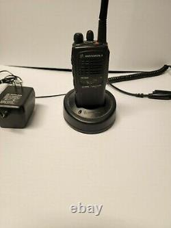 Motorola HT 750 15 Channel Two-Way Radio withBattery, Charger & Microphone
