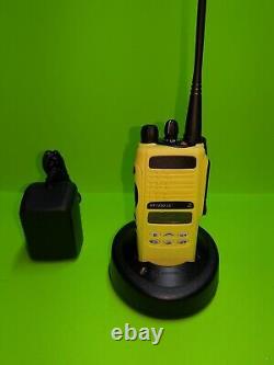 Motorola Ht1250ls+ Portable Uhf Transceiver With Accessories (guaranteed)