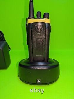Motorola Ht1250ls+ Portable Uhf Transceiver With Accessories (guaranteed)