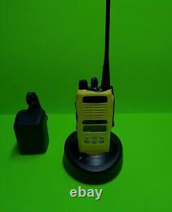 Motorola Ht1250ls+ Portable Uhf Transceiver With Accessories (guaranteed)