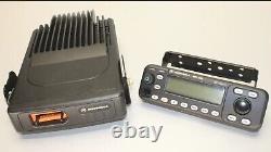 Motorola MCS2000 UHF Model 2 100 Watts 403-470 HAM GMRS with hand and desk mic