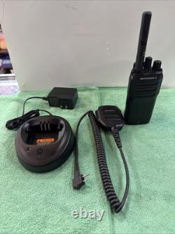 Motorola MOTOTRBO R2 Portable Two-Way Radio UHF WithSpeaker-Mic and charger