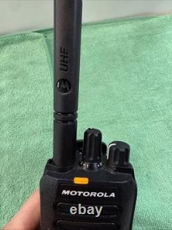 Motorola MOTOTRBO R2 Portable Two-Way Radio UHF WithSpeaker-Mic and charger