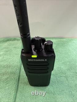 Motorola MOTOTRBO R2 Portable Two-Way Radio UHF WithSpeaker-Mic and charger