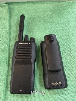 Motorola MOTOTRBO R2 Portable Two-Way Radio UHF WithSpeaker-Mic and charger