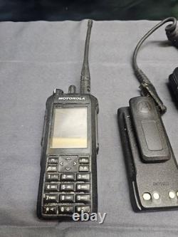 Motorola MOTOTRBO R7 403-512 MHz UHF Two Way Radio w Charger AAH06RDN9WA1AN