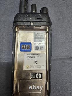 Motorola MOTOTRBO R7 403-512 MHz UHF Two Way Radio w Charger AAH06RDN9WA1AN