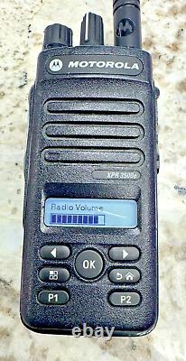 Motorola MOTOTRBO XPR3500e UHF AAH02RDH9VA1AN Two Way Radio w Charger