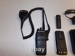 Motorola MOTOTRBO XPR6300 136-174 MHz VHF Two Way Radio w Charger AAH55JDC9JA1AN