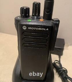 Motorola MOTOTRBO XPR7380 800 / 900 MHz Two Way Radio w Connect Plus & Charger