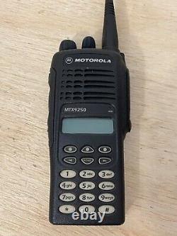 Motorola MTX9250 ONE 900MHz AAH25WCH4GB6AN POLICE FIRE EMS TwoWay Radio