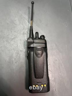 Motorola MT 1500 UHF 450-520 MHz Portable Radio, 48 Channels, H67SDD9PW5BN