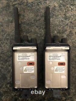 Motorola MagOne BPR40 Two Way Hand-Held Radios Walkie Talkie Set of 2 withBASES