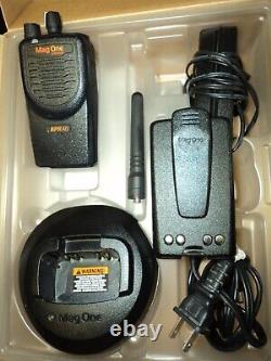 Motorola Mag One BPR40 UHF 450 470 Mhz Portable Two Way Radio AAH84RCS8AA1AN