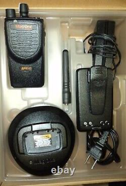 Motorola Mag One BPR40 UHF 450 470 Mhz Portable Two Way Radio AAH84RCS8AA1AN